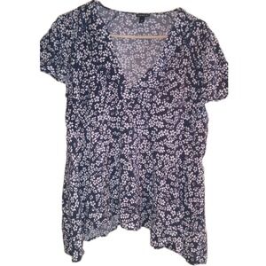 Torrid Women's Sz 0 Black White Ditzy Floral Blouse Top Short Sleeve Cottagecore